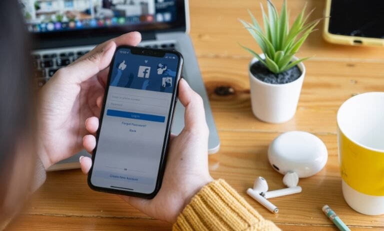 How To Adjust A Cover Photo To Fit Facebook Messenger Group Chat Image ...