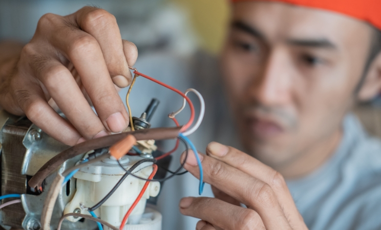 what PPE electricians wear when working with live wire