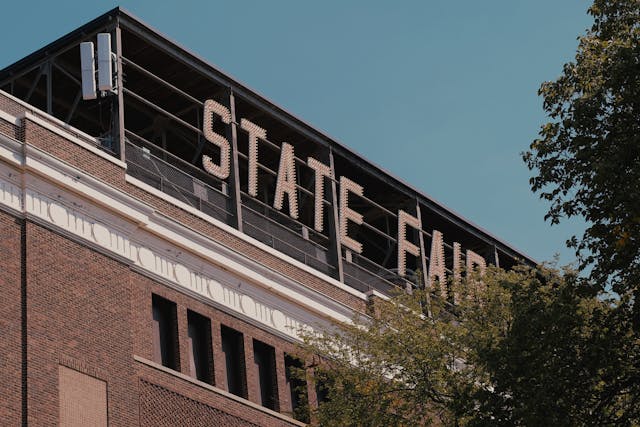 mississippi state fairgrounds sign dispute